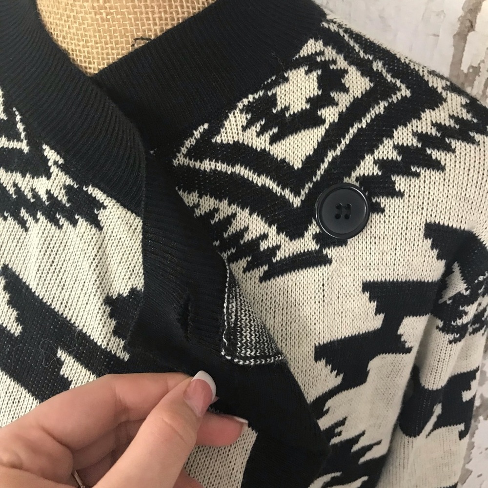 Charlie Paige Aztec drape front clasp sweater - Picture 4 of 7